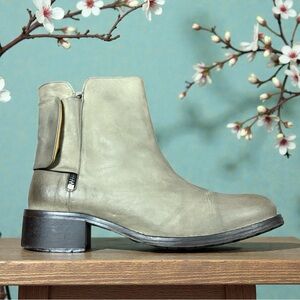 MODERN VINTAGE Elegant Gray Ankle Boots Size 
8 1/2 Women